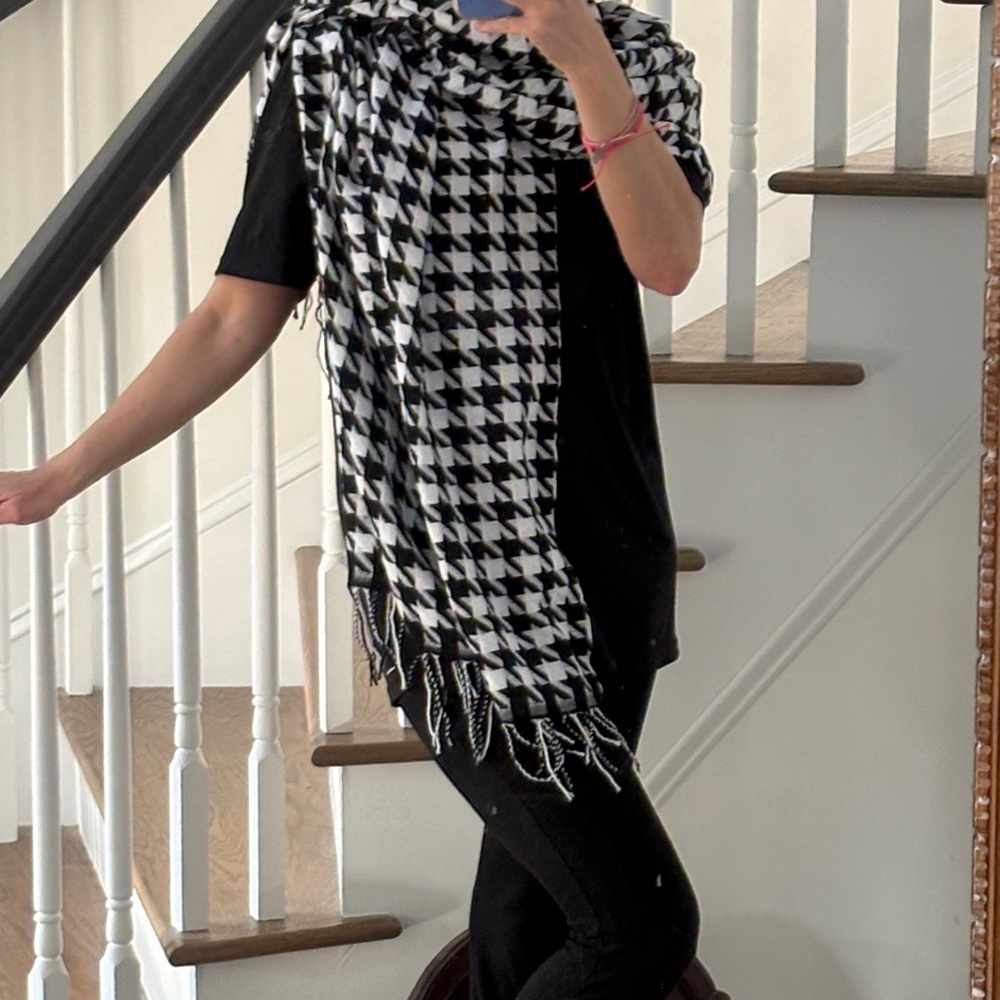 Black & White Houndstooth Fringe Scarf/ wrap